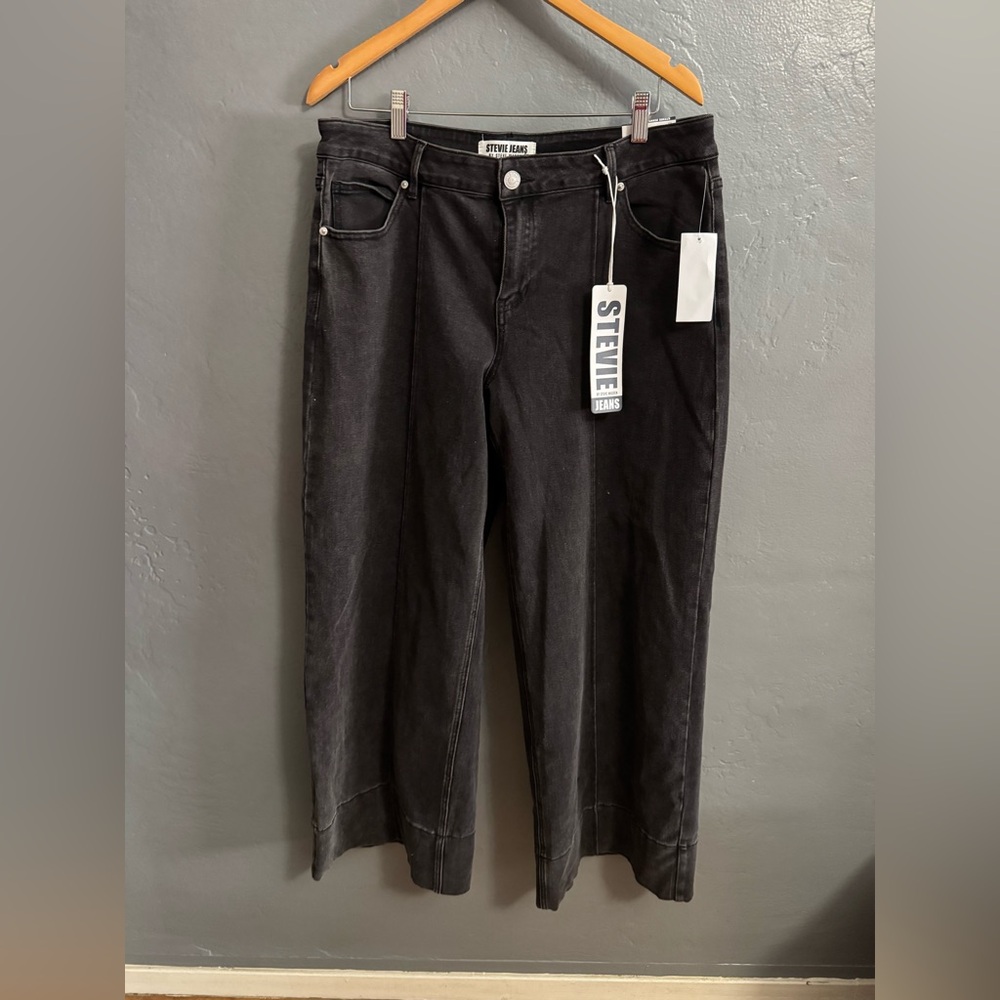 STEVIE ( STEVE ) MADDEN Jeans .